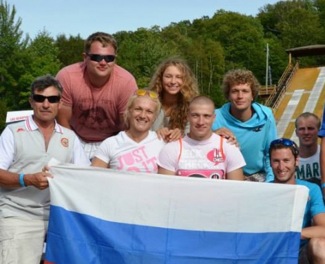 Акробаты-лыжники встретились в Новогорске