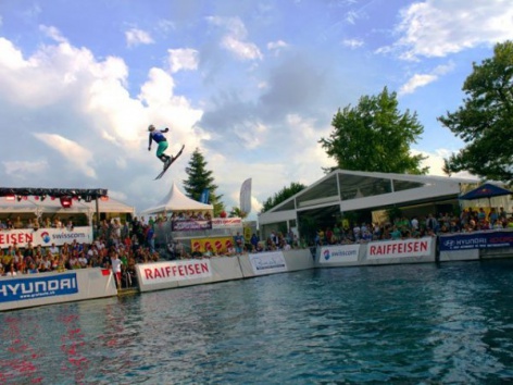 Фристайл-ночь в швейцарском Миттменштеттене 