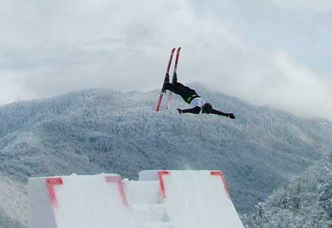 Акробаты встретят Новый год за океаном