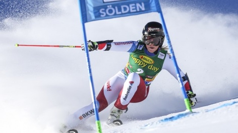 Lara Gut holds on for commanding win at Soelden opener