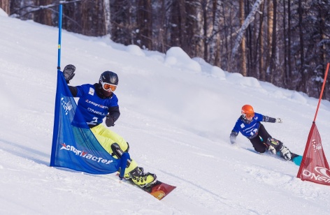 В «Евразии» соревновались сноубордисты в параллельных дисциплинах