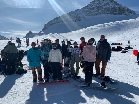 Сноубордисты готовятся к сезону в Хинтертуксе