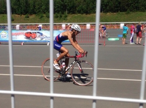 Максим Вылегжанин выиграл турнир по триатлону