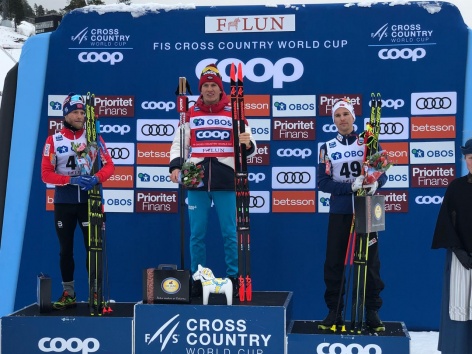 Александр Большунов выигрывает гонку в Фалуне